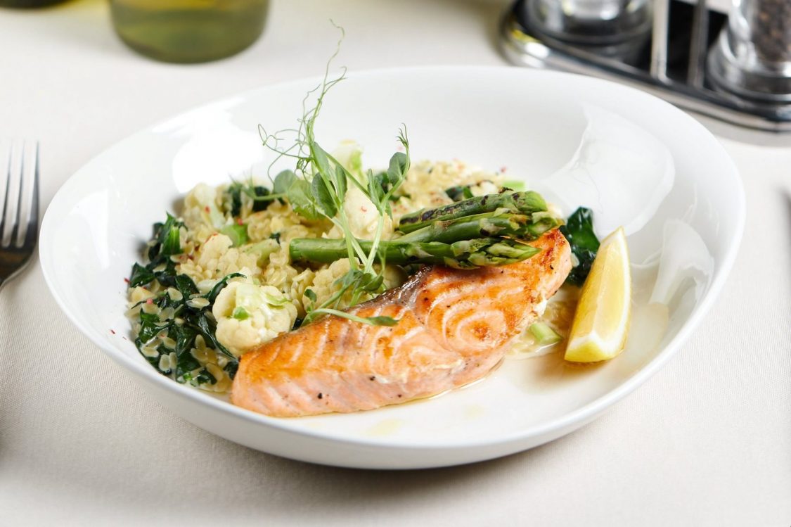 Salmon filet with spinach